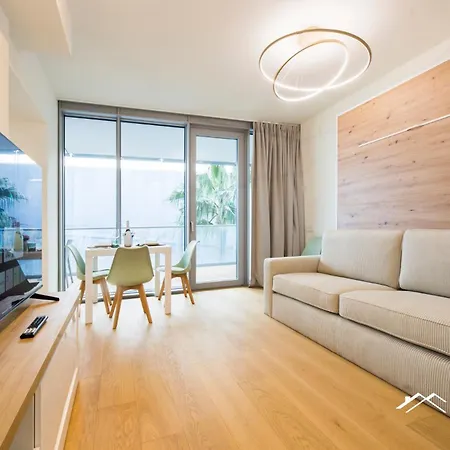 Waterfront Lux| Studio|a/c|parking|gym|wifi By Tilo Cenova